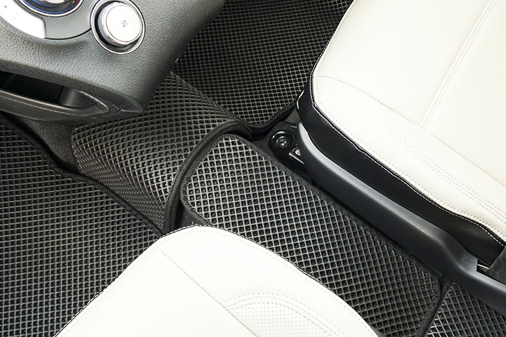 フロアマットの取付実例、番号:94、車名:シエンタ、モデル:ダブルマット、色相:ダークグレー、10220_5.jpg、 