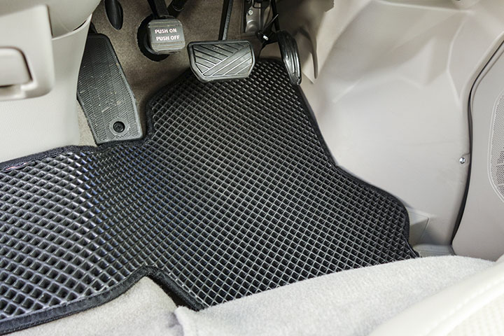 フロアマットの取付実例、番号:96、車名:エブリイワゴン、モデル:ダブルマット、色相:ダークグレー、10221_1.jpg、 