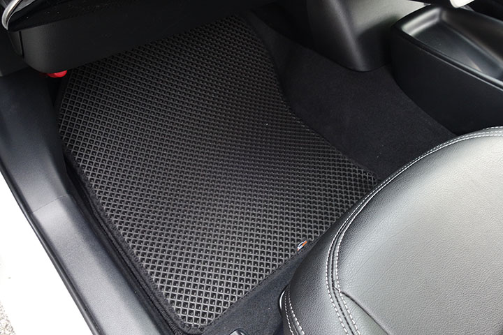フロアマットの取付実例、番号:98、車名:プリウス 50系、モデル:ダブルマット、色相:ダークグレー、10228_6.jpg、 