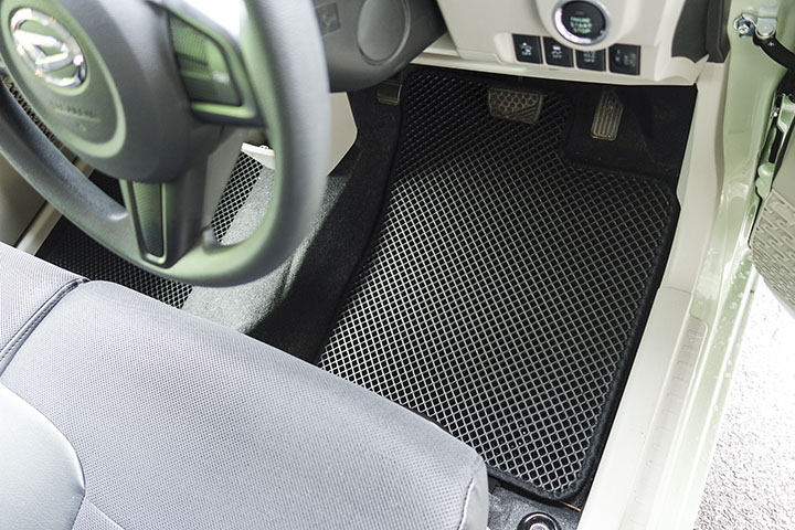 フロアマットの取付実例、番号:101、車名:ムーヴ、モデル:ダブルマット、色相:ダークグレー、10236_1.jpg、 