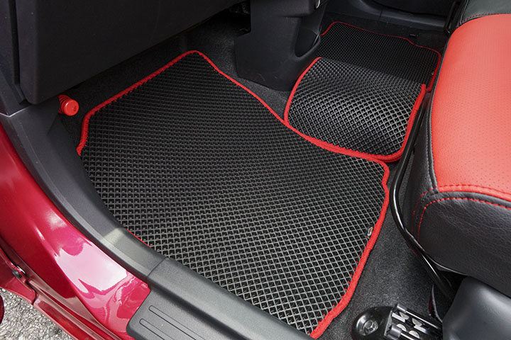 フロアマットの取付実例、番号:104、車名:パッソ、モデル:ダブルマット、色相:ダークグレー / 赤テープ、10240_2.jpg、 