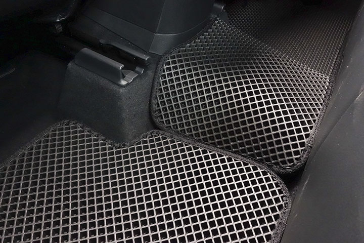 フロアマットの取付実例、番号:118、車名:C-HR、モデル:ダブルマット、色相:ダークグレー、10252_5.jpg、 