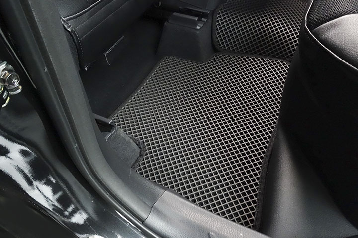 フロアマットの取付実例、番号:118、車名:C-HR、モデル:ダブルマット、色相:ダークグレー、10252_6.jpg、 