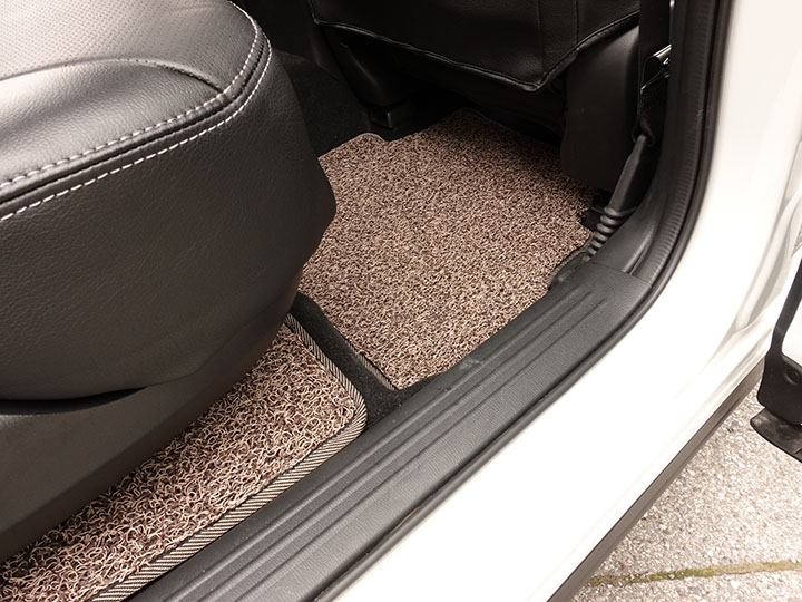 フロアマットの取付実例、番号:123、車名:CX-8、モデル:コイルマット、色相:ベージュ、10267_4.jpg、 