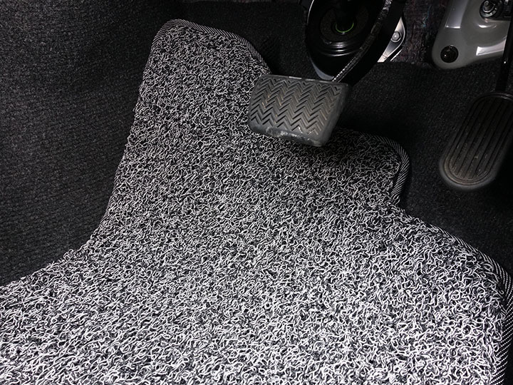 フロアマットの取付実例、番号:131、車名:ハイラックス、モデル:コイルマット、色相:グレー、10271_2.jpg、 