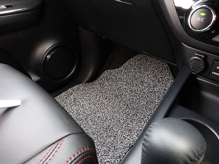 フロアマットの取付実例、番号:131、車名:ハイラックス、モデル:コイルマット、色相:グレー、10271_3.jpg、 