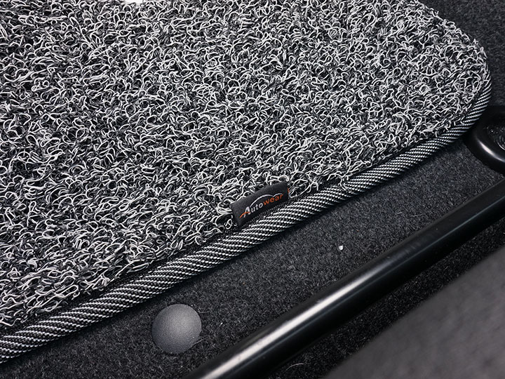 フロアマットの取付実例、番号:131、車名:ハイラックス、モデル:コイルマット、色相:グレー、10271_7.jpg、 