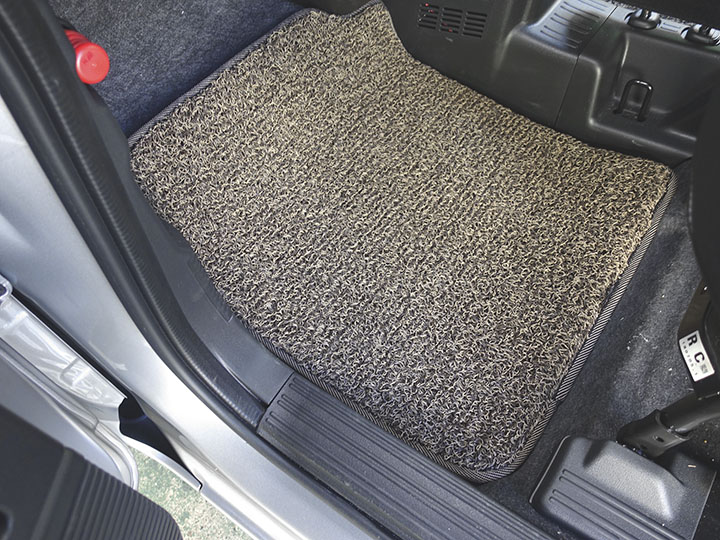 フロアマットの取付実例、番号:133、車名:N-VAN、モデル:コイルマット、色相:ベージュ、10276_3.jpg、 
