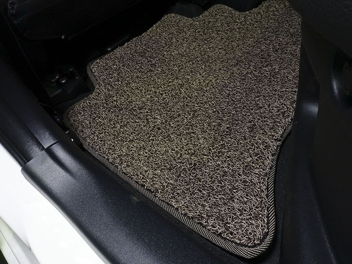 フロアマットの取付実例、番号:137、車名:カローラ フィールダー、モデル:コイルマット、色相:ベージュ、10281_7.jpg、 