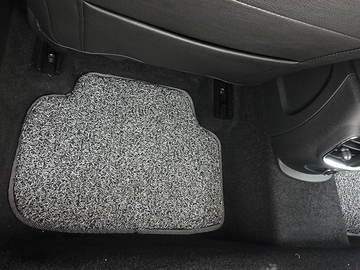 フロアマットの取付実例、番号:143、車名:ミニクラブマン、モデル:コイルマット、色相:グレー、10291_03.jpg、 