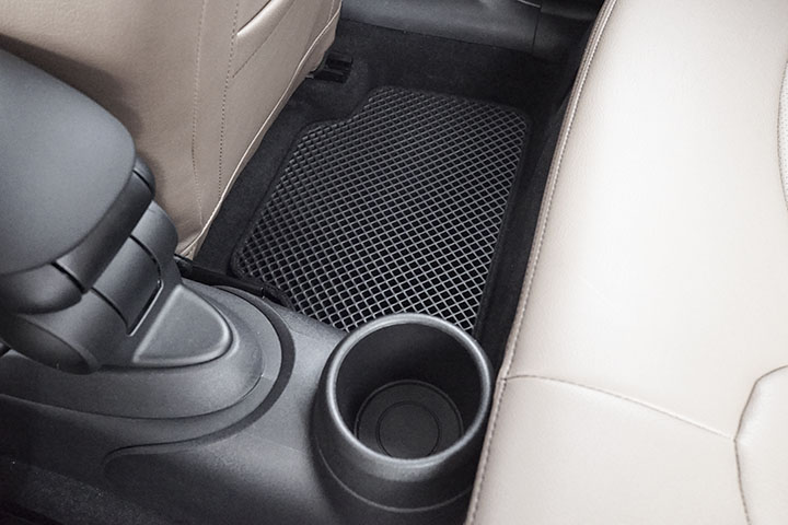 フロアマットの取付実例、番号:144、車名:ミニ 5ドア、モデル:ダブルマット、色相:ダークグレー、10298_7.jpg、  ミニ 5ドアのフロアマット 取付実例