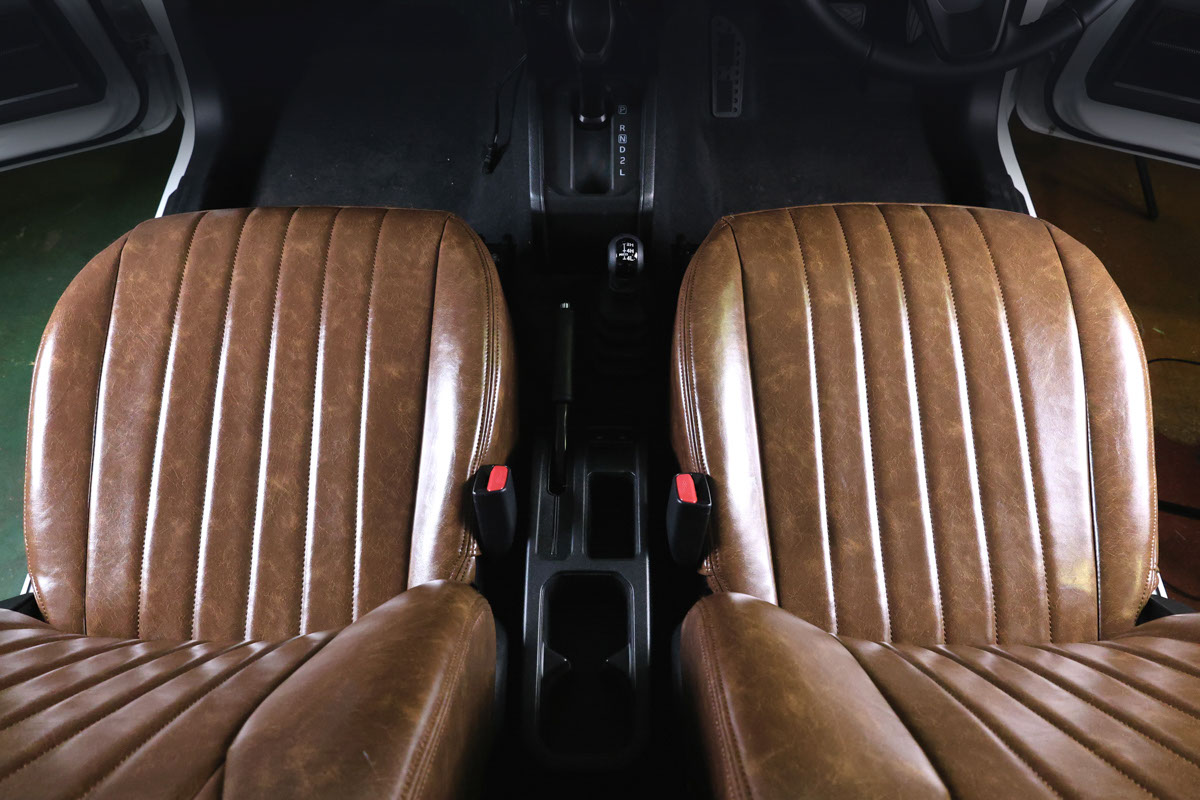 ジムニーレトロシートカバー 2 /images/prod/head/127_169_front/127_169_front_02.jpg