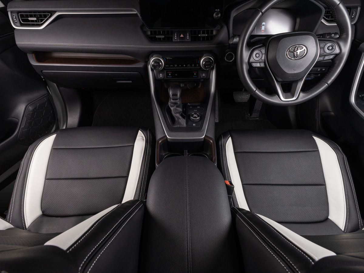 RAV4 シートカバー 2 /images/prod/head/204/204_02.jpg